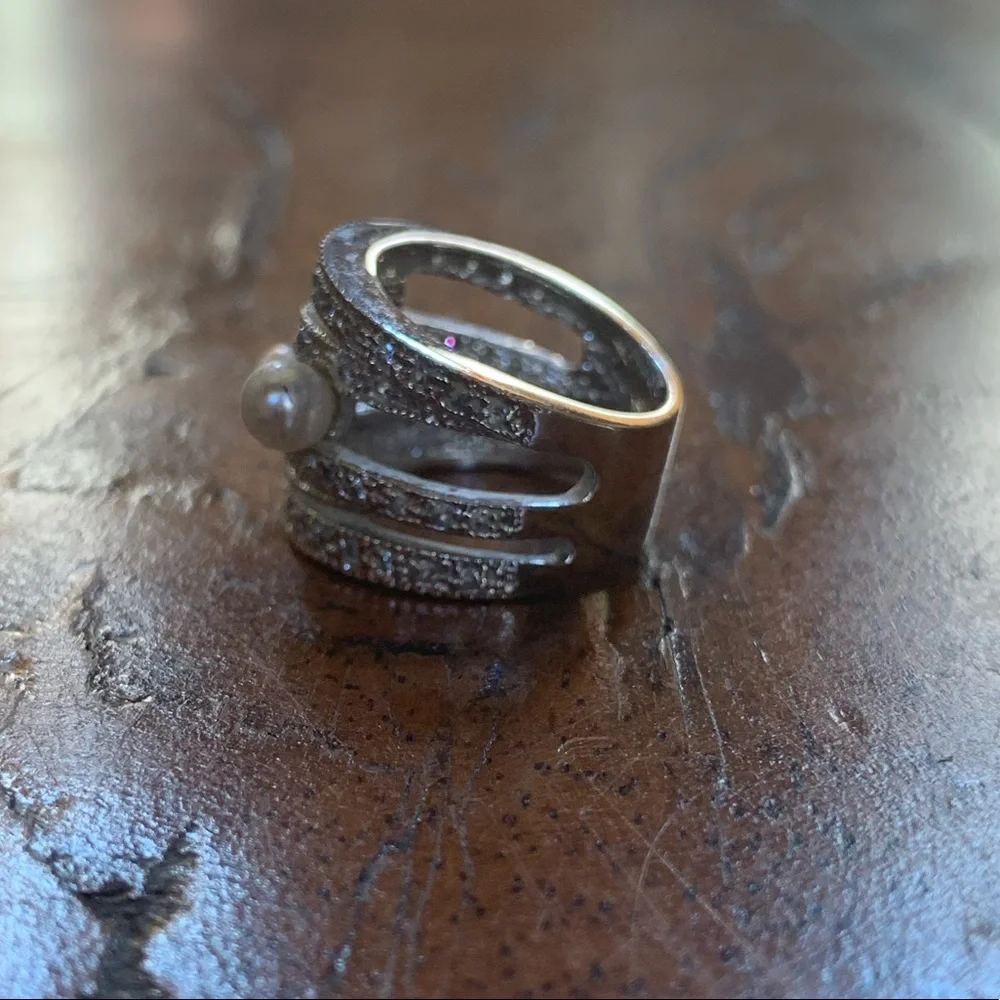 Ring - Picture 2 of 5